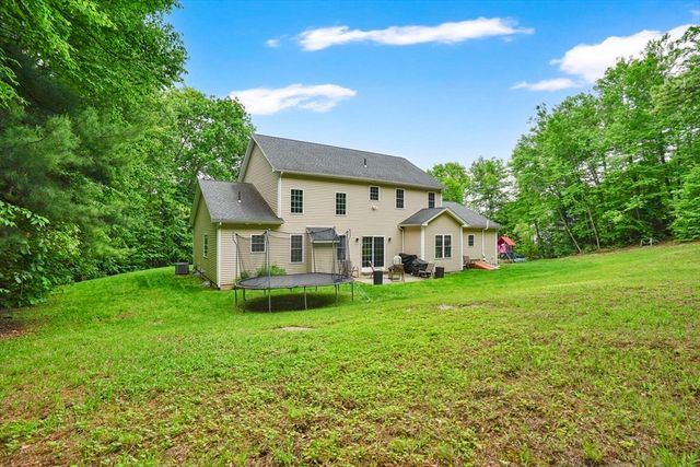 32 Bissonnette Cir, Southampton, MA 01073