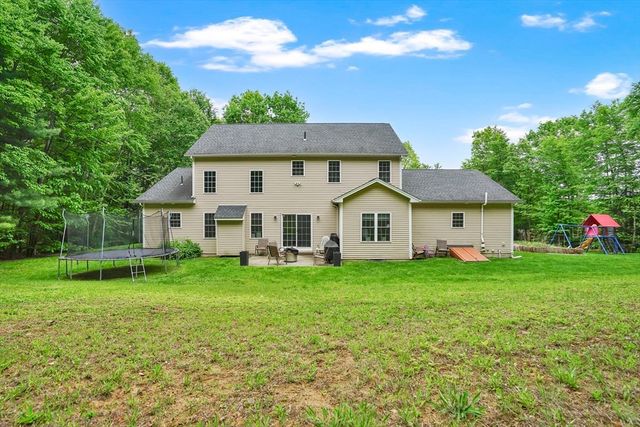 32 Bissonnette Cir, Southampton, MA 01073