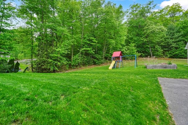 32 Bissonnette Cir, Southampton, MA 01073
