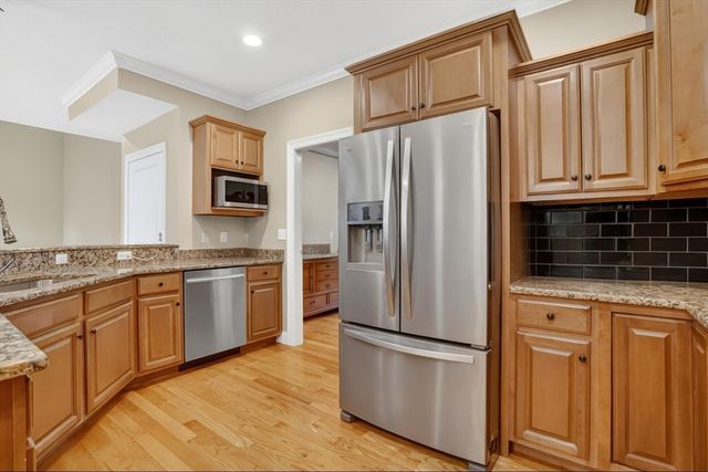 32 Bissonnette Cir, Southampton, MA 01073