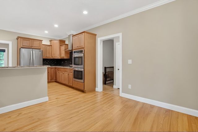32 Bissonnette Cir, Southampton, MA 01073