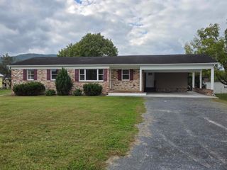 307 W SPRING AVE, Elkton, VA 22827