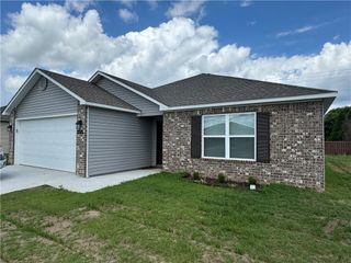 2515 S Silver Street, Siloam Springs, AR 72761