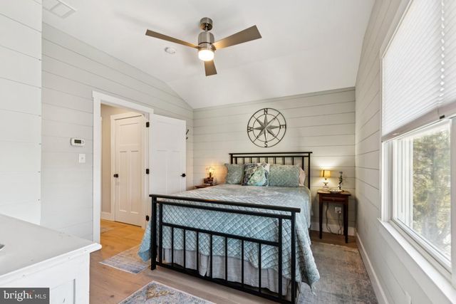 108 E 27TH ST, Ship Bottom, NJ 08008