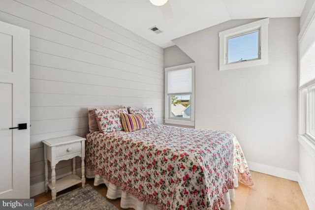 108 E 27TH ST, Ship Bottom, NJ 08008