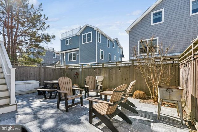 108 E 27TH ST, Ship Bottom, NJ 08008