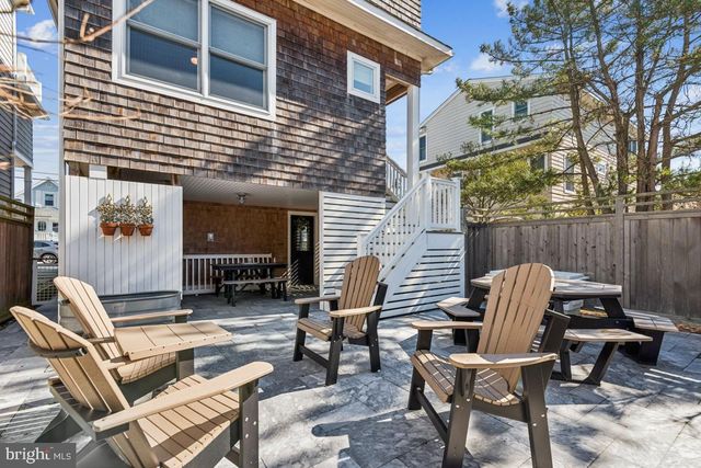 108 E 27TH ST, Ship Bottom, NJ 08008