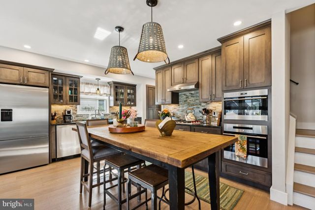 108 E 27TH ST, Ship Bottom, NJ 08008