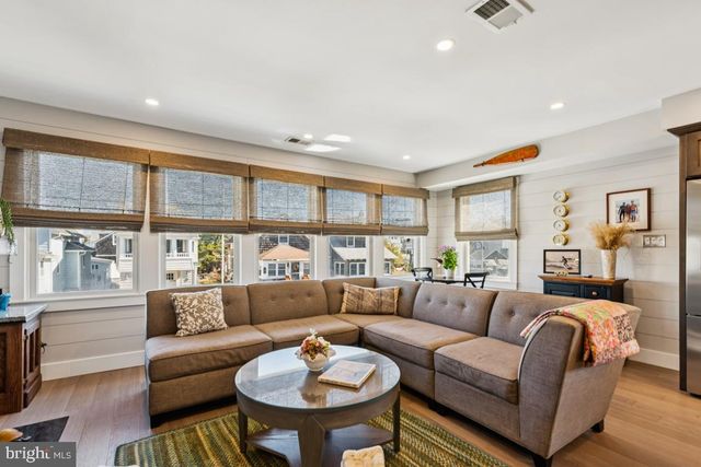 108 E 27TH ST, Ship Bottom, NJ 08008