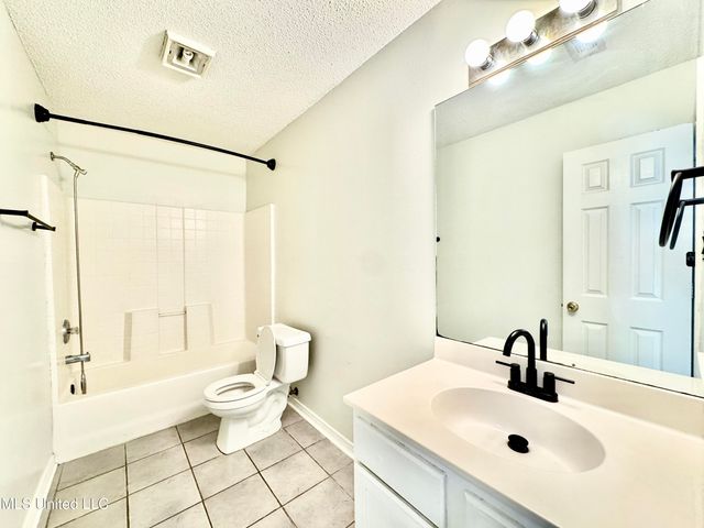 891 Palm Cove, Biloxi, MS 39532