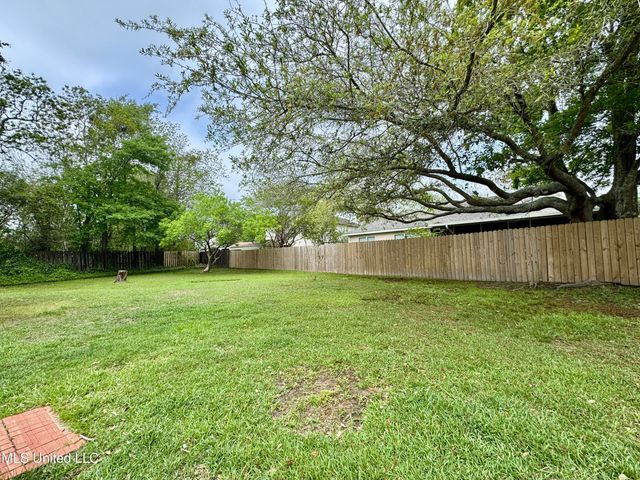 891 Palm Cove, Biloxi, MS 39532