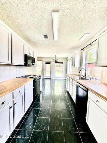 891 Palm Cove, Biloxi, MS 39532