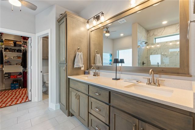 393 S Emerald Woods RUN, Farmington, AR 72730