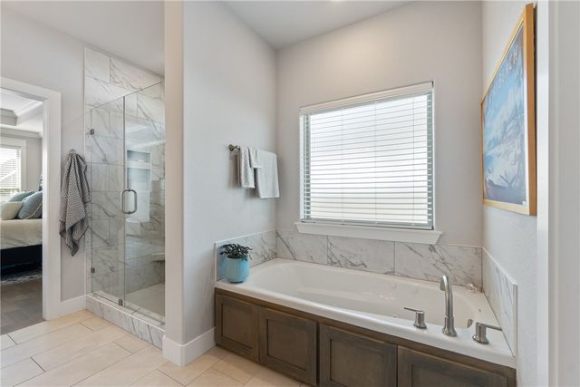 393 S Emerald Woods RUN, Farmington, AR 72730