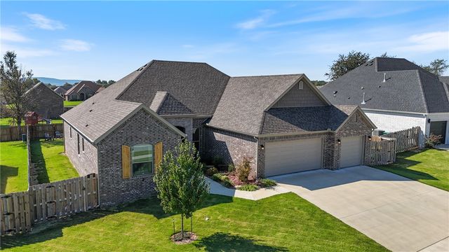 393 S Emerald Woods RUN, Farmington, AR 72730