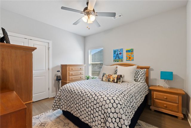 393 S Emerald Woods RUN, Farmington, AR 72730