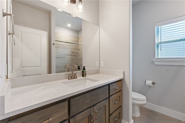 393 S Emerald Woods RUN, Farmington, AR 72730