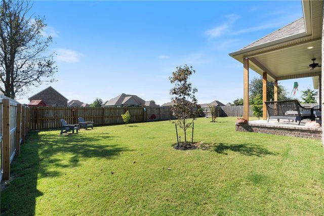 393 S Emerald Woods RUN, Farmington, AR 72730