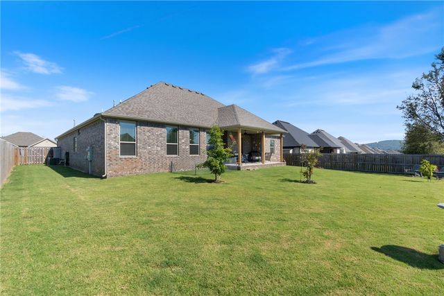 393 S Emerald Woods RUN, Farmington, AR 72730