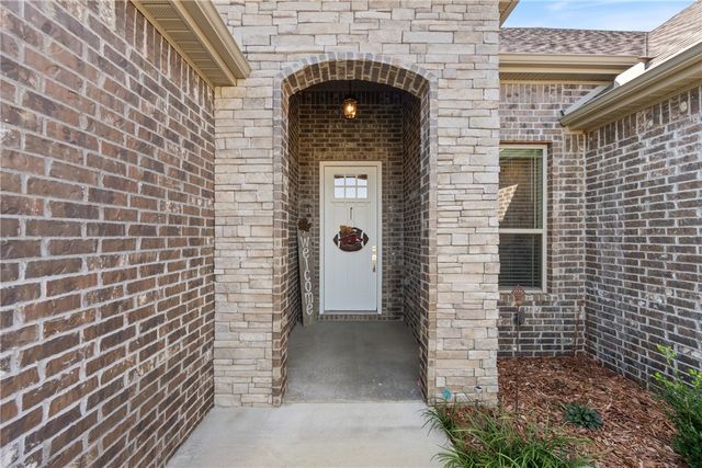 393 S Emerald Woods RUN, Farmington, AR 72730