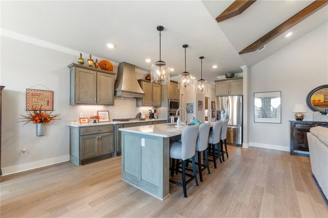 393 S Emerald Woods RUN, Farmington, AR 72730