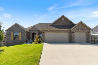 393 S Emerald Woods RUN, Farmington, AR 72730