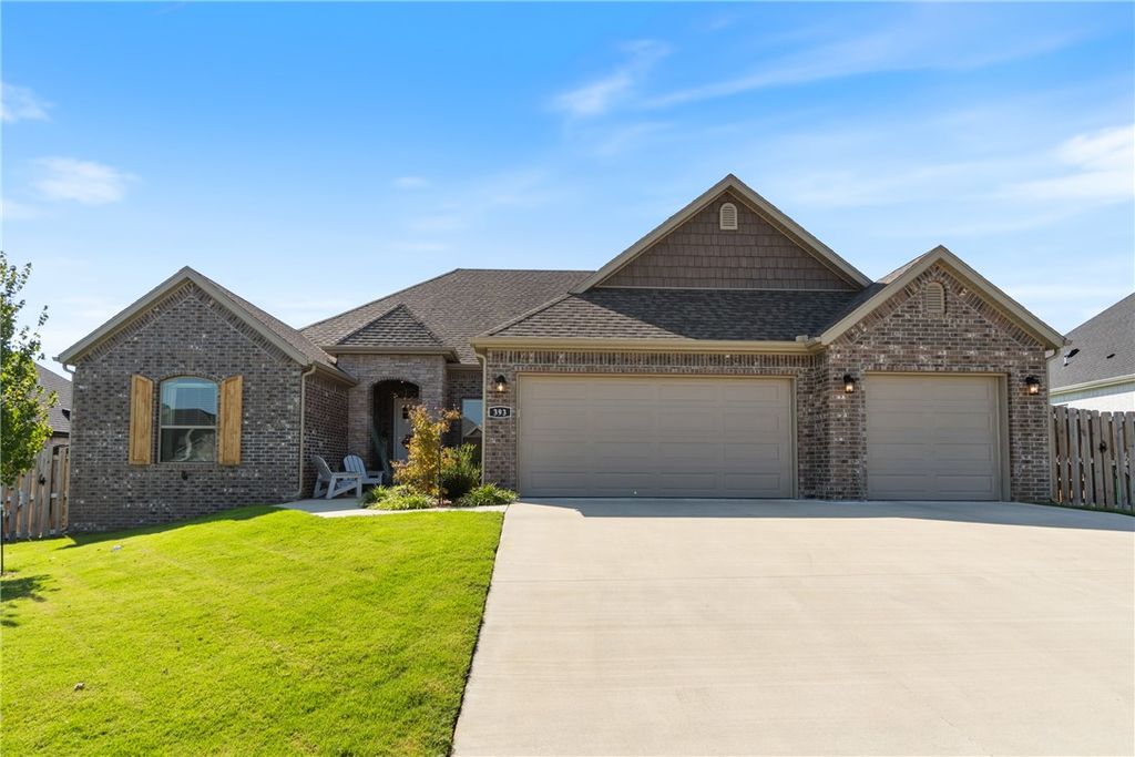393 S Emerald Woods RUN, Farmington, AR 72730