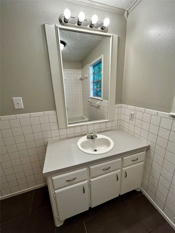 111 Dogwood Trail, Gun Barrel City, TX 75156