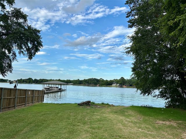 111 Dogwood Trail, Gun Barrel City, TX 75156