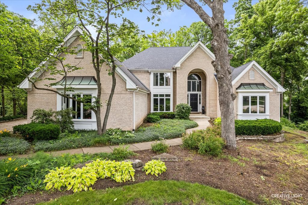 63 Muirfield Circle, Wheaton, IL 60189