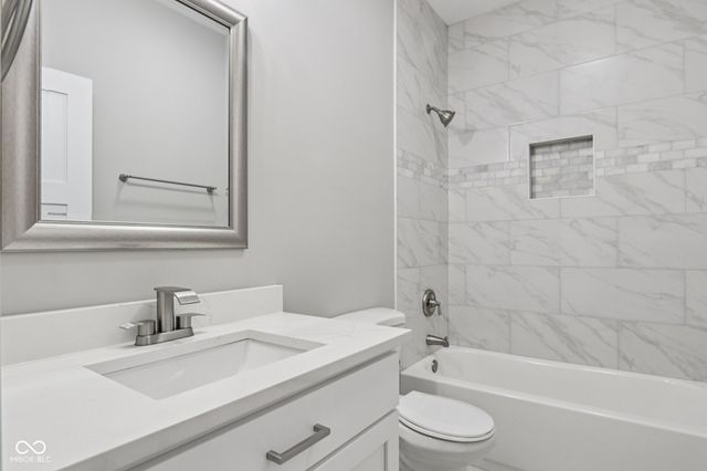 2843 Grandview Lane, Greenwood, IN 46143