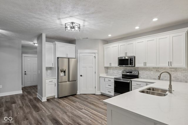 2843 Grandview Lane, Greenwood, IN 46143