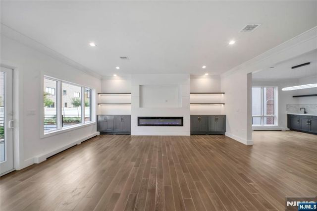 428 6th Street A, Palisades Park, NJ 07650