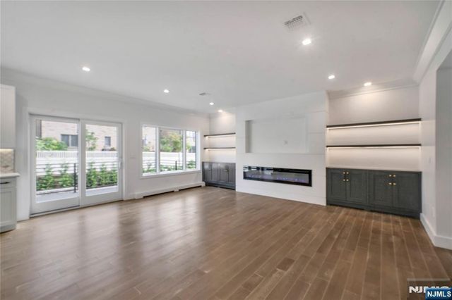 428 6th Street A, Palisades Park, NJ 07650