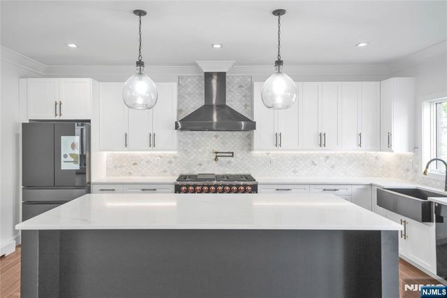 428 6th Street A, Palisades Park, NJ 07650