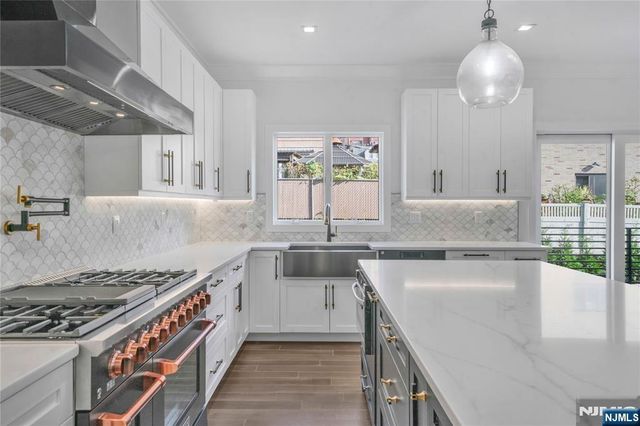 428 6th Street A, Palisades Park, NJ 07650