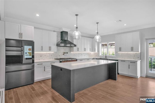 428 6th Street A, Palisades Park, NJ 07650