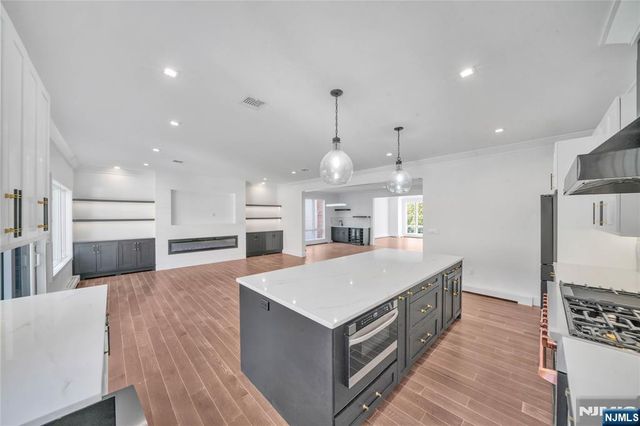 428 6th Street A, Palisades Park, NJ 07650