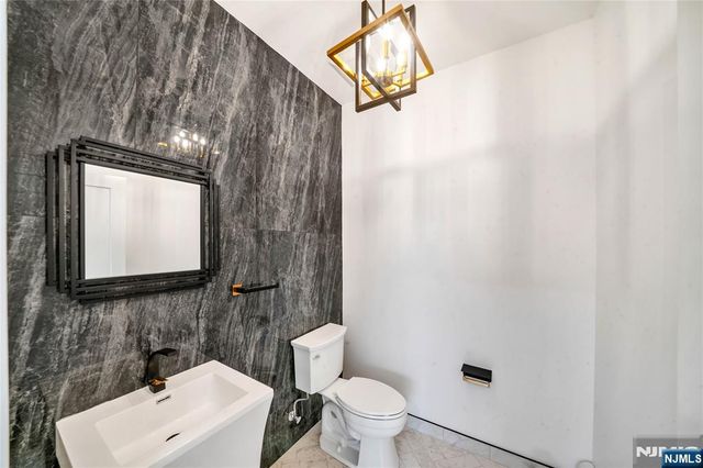 428 6th Street A, Palisades Park, NJ 07650