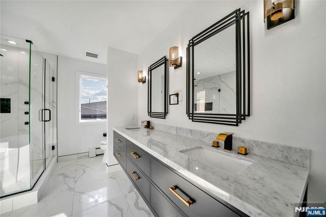 428 6th Street A, Palisades Park, NJ 07650