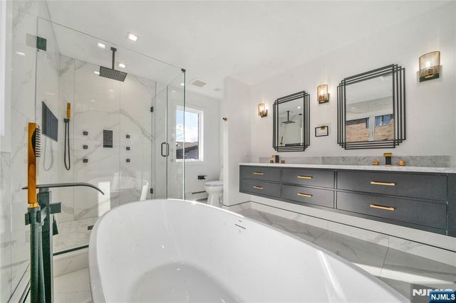 428 6th Street A, Palisades Park, NJ 07650