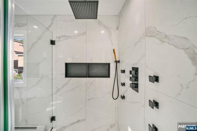 428 6th Street A, Palisades Park, NJ 07650