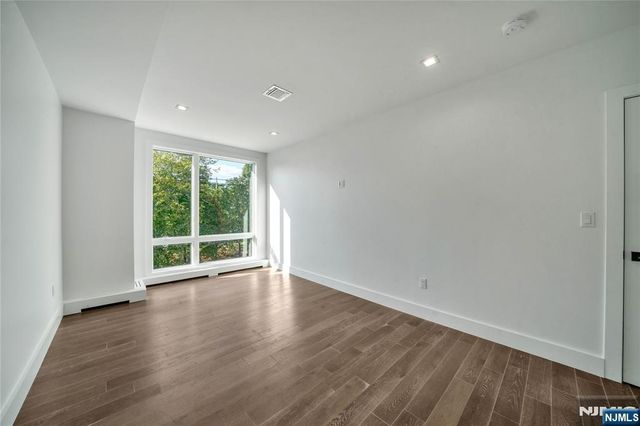 428 6th Street A, Palisades Park, NJ 07650