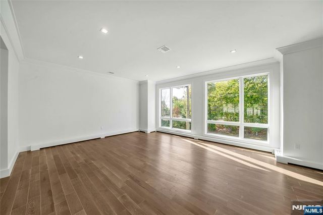 428 6th Street A, Palisades Park, NJ 07650