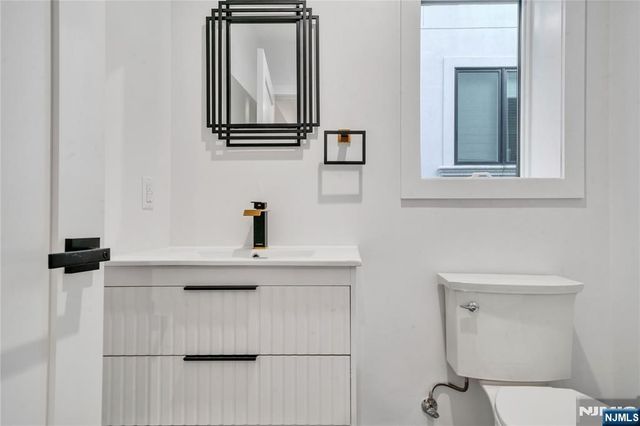 428 6th Street A, Palisades Park, NJ 07650