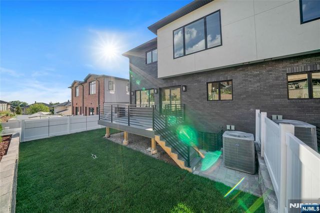 428 6th Street A, Palisades Park, NJ 07650
