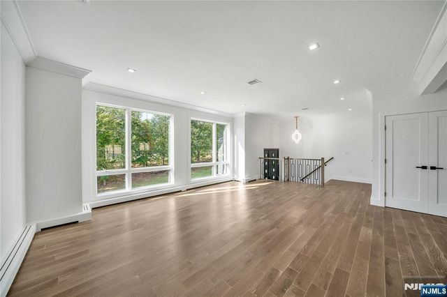428 6th Street A, Palisades Park, NJ 07650
