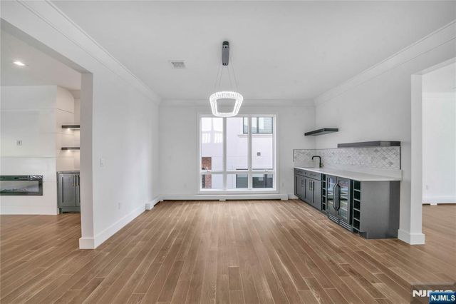 428 6th Street A, Palisades Park, NJ 07650