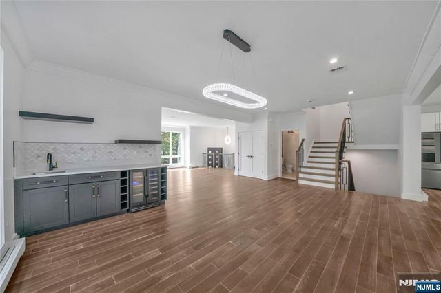 428 6th Street A, Palisades Park, NJ 07650