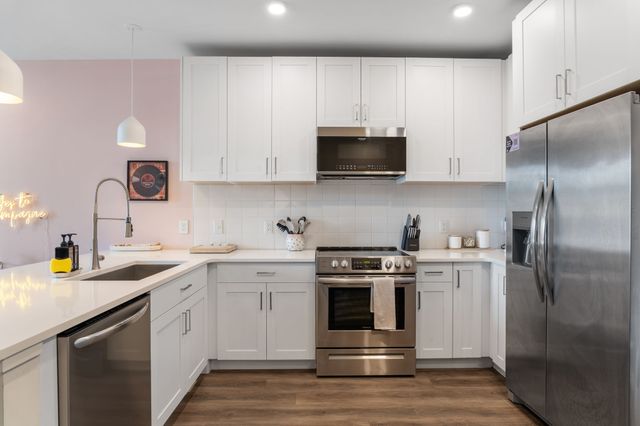 65 Lindsley Ave Apt 302, Nashville, TN 37210